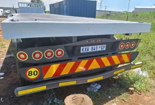 TRIAXLE FLATDECK TRAILER ON CLEARANCE SPECIAL