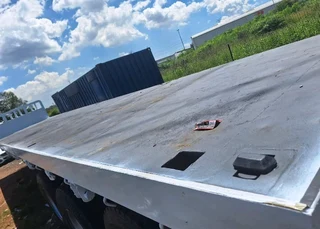 TRIAXLE FLATDECK TRAILER ON CLEARANCE SPECIAL