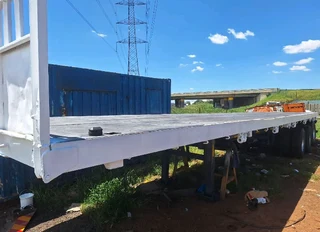 TRIAXLE FLATDECK TRAILER ON CLEARANCE SPECIAL