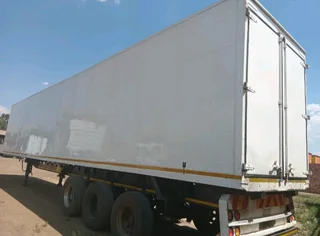CLOSED BODY TRIAXLE TRAILER ON CLEARANCE SPECIAL