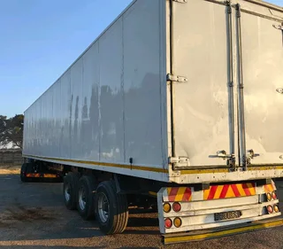 CLOSED BODY TRIAXLE TRAILER ON CLEARANCE SPECIAL