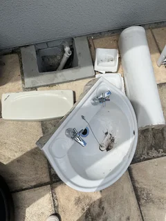 Used bathroom ware R1000