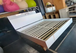 Queen size base and headboard