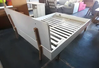 Queen size base and headboard