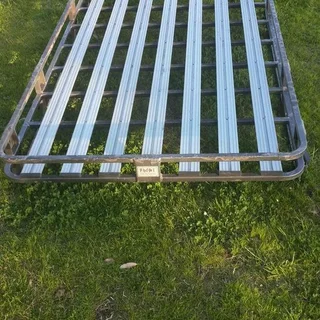 Frontrunner full length aluminium roof rack with full fittings and powder coated.