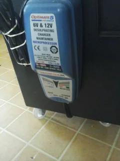 Auxiliary battery power box with 105Ahr deep cycle battery,1000/2000watt power inverter and Optimate