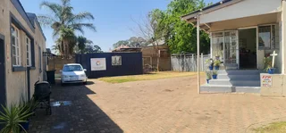 Spacious 4 Bedroom House with 1 Beds Flatlet for Sale Windram Ave, Krugersdorp West R1 050 000.00