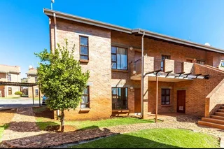 3bed 2 bath Ground floor apartment FOR SALE in Bushmill, Amorosa, Roodepoort R785 000.00
