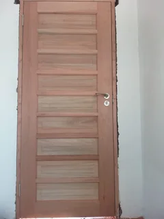 Carpenter, door hanging and repairs, pivot doors, wooden windows, skirtings