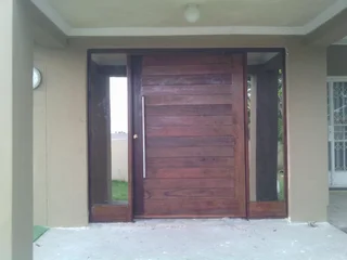 Carpenter, door hanging and repairs, pivot doors, wooden windows, skirtings