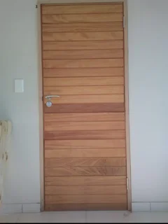 Carpenter, door hanging and repairs, pivot doors, wooden windows, skirtings