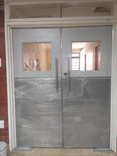 Carpenter, door hanging and repairs, pivot doors, wooden windows, skirtings