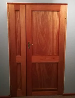 Carpenter, door hanging and repairs, pivot doors, wooden windows, skirtings