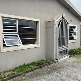 Grassy Park 2 bedroom house