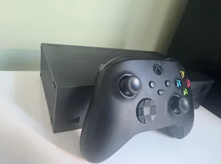 Xbox series S 1TB with wireless 2.0 headset