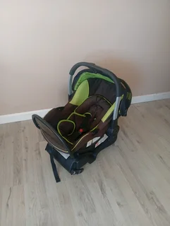 Chelino carseat with removable net plus base