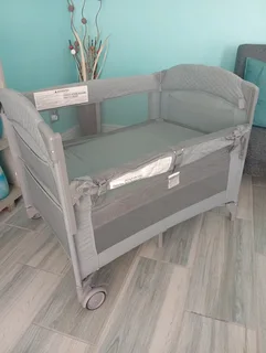 Babywombworld  Co-sleeper/cot
