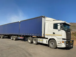 Tautliner Superlink trailer available for rent.