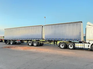 Tautliner Superlink trailer available for rent.