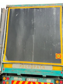 Tautliner Superlink trailer available for rent.