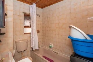 2 Bedroom house with 1 room available to rent. 2 Separate bathrooms, kitchen and lounge to share.