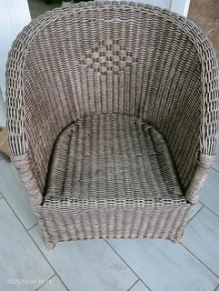 Rustic rattan chairs 2 for R400