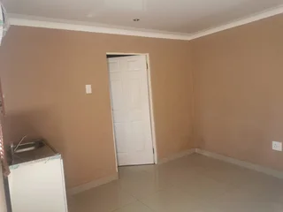 Bachelor flat to rent in Delft Suburban