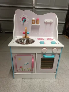 Children’s play kitchen