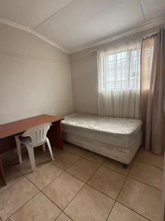 Private Student Accommodation For Females, In Forest Hill From R3000