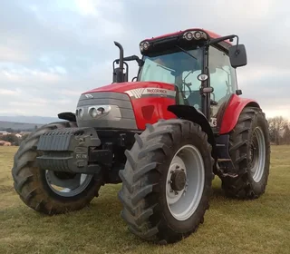 McCormick MC 115 4WD cab