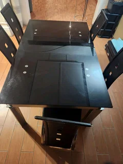 Extendable Dining Table – Solid &amp; Spacious (Secondhand)