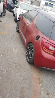 2011 Citroen DS3 Automatic breaking up for spares:Engine,doors ,mirrors, bonnet ,carburetor etc