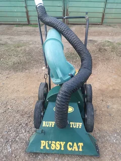 Pussy cat leaf vacuum