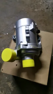 BMW e90  325i 6 cylinder water pump for sale