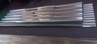 off cut roof sheeting many sizes ( READ THE ADVERT CAREFULLY ).