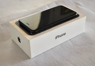 Apple iPhone SE 128GB Black 3rd Gen (2022) with Original Box
