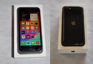 Apple iPhone SE 128GB Black 3rd Gen (2022) with Original Box