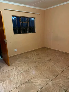 Garage size bachelor room in Protea Glen ext 22