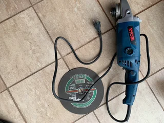 RYOBY ANGLE GRINDER