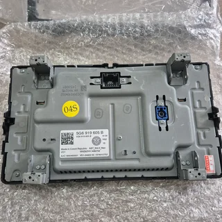 VW Golf MK7 8-Inch Screen And Frame R5000