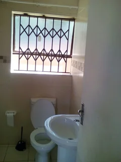 A stand-alone room with own entrance, small kitchen &amp; bathroom in Tasbet Park Ext 1, Witbank.