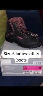 Safety boots located in lotus river contact 0631656068