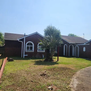 2 x 3 Bedroom House with Full Cottages