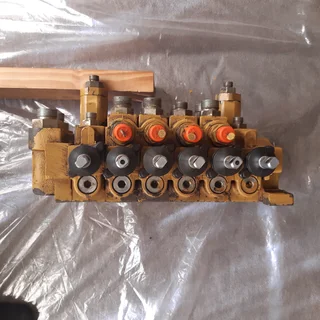 Cat hydraulic control valve 9T-7938  for Cat 428,416,426, 436 TLB.   SEPARATE PARTS CAN BE SOLD!