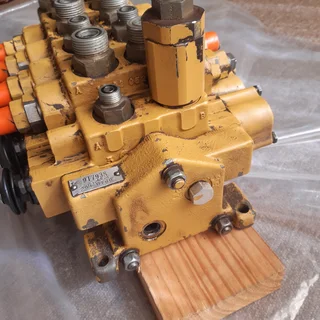 Cat hydraulic control valve 9T-7938  for Cat 428,416,426, 436 TLB.   SEPARATE PARTS CAN BE SOLD!
