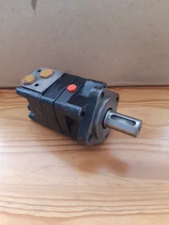 Danfoss low speed high torque hydraulic motor OMS 200 (151F0204).