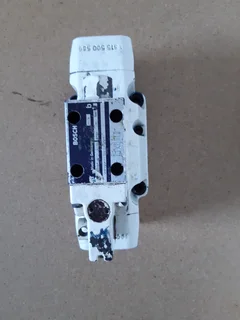 Bosch - Rexroth  single spool hydraulic control valve .  No question reliability .