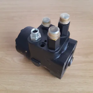 Danfoss steering unit (orbitrol). Free explanation on installation (on request).