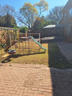 Emmarentia six bedroom house to rent