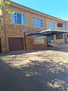 Emmarentia six bedroom house to rent